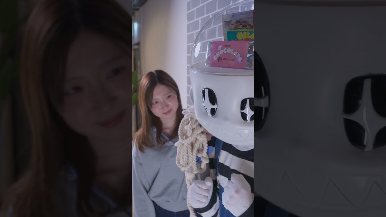 How to Easily Carry Objects Using a Rope 🪢 #funny #comedy #lifehacks #plasticbottle