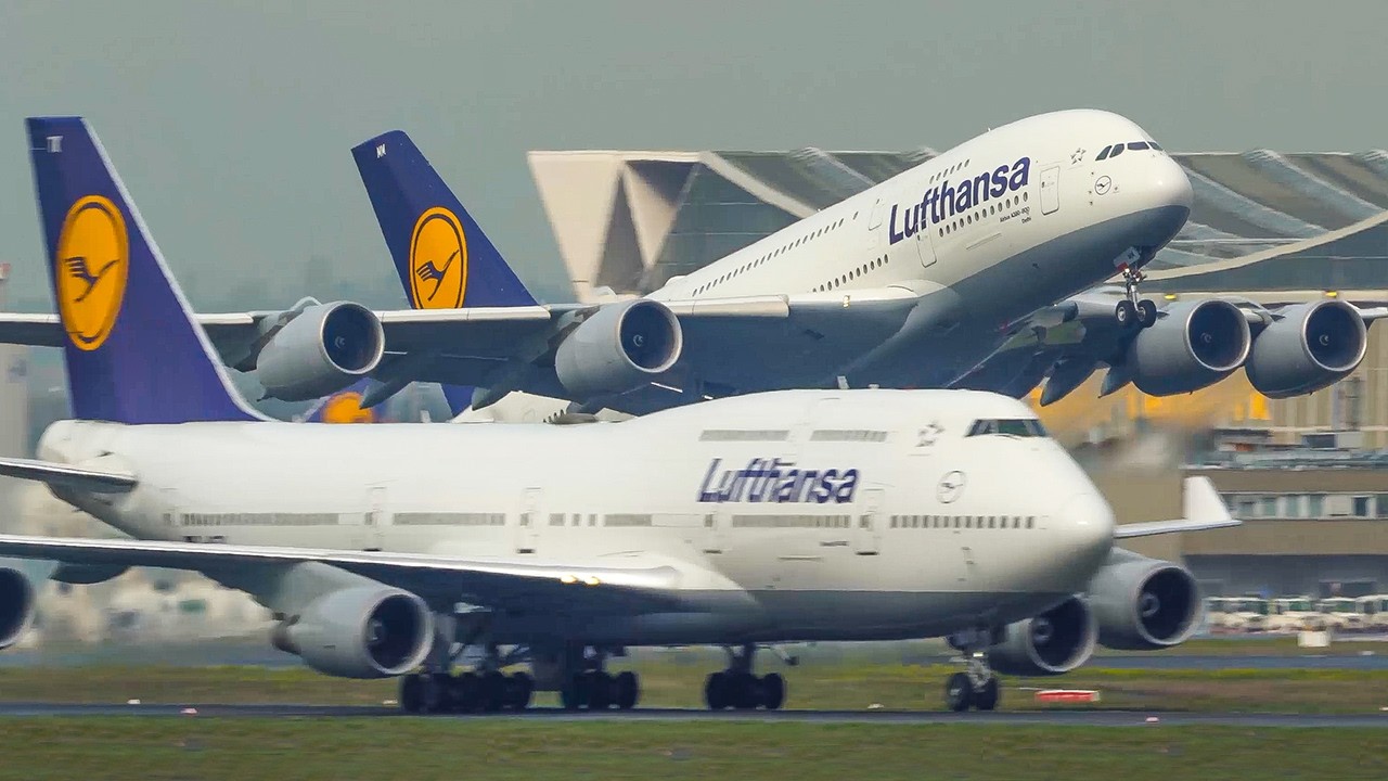 60 MINUTES PURE AVIATION - AIRBUS A380 DEPARTURE with a BOEING 747 passing by (4K)