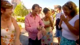 Apollo Robbins - Great pickpocketing routine repost (480p)