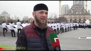 В Грозном в честь Дня мира запустили в небо голубей 