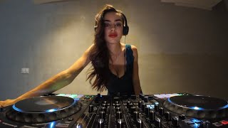 Download lagu DJ SOFIA - MELODIC TECHNO & FUTURE RAVE - SOFIA'S NIGHT #13 (Anyma, David Guetta, Morten) mp3