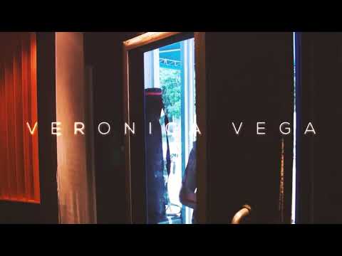verónica vega ...estoy solo sin ti no encuentro la forma de ser feliz
