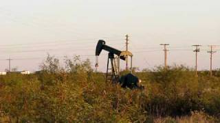 preview picture of video 'Permian Basin Pumpjack'