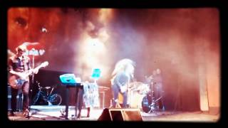 Boom Boom Kid - del absoluto vacío surge este capricho (vivo)