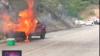 Camioneta se incendia en El Puerto, carretera Jarabacoa-La Vega
