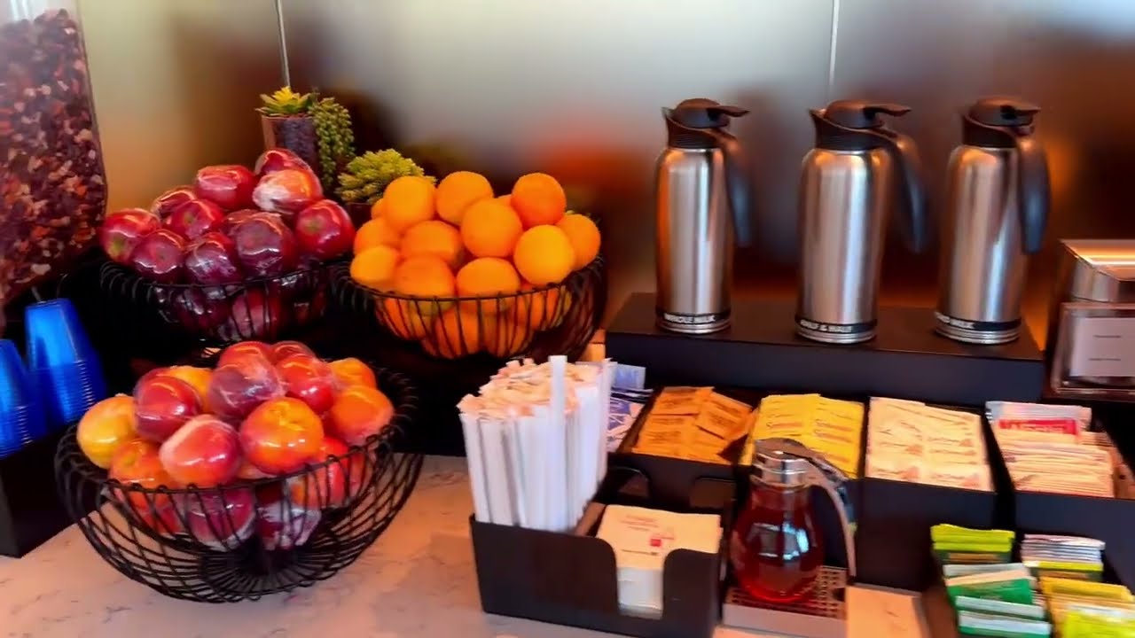 United Airlines Polaris Lounge