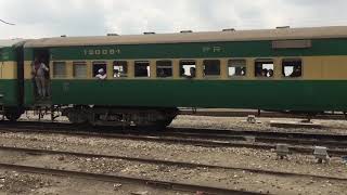 preview picture of video 'Pakistan Railways: Fareed Express Approaching Lodhran Junction-Real Train Sound'