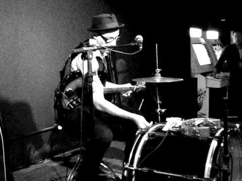Uncle Butcher And His Oneman Band, live at Clube 1007, 2011.