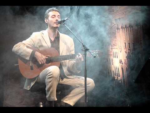 Como Dos Extraños video