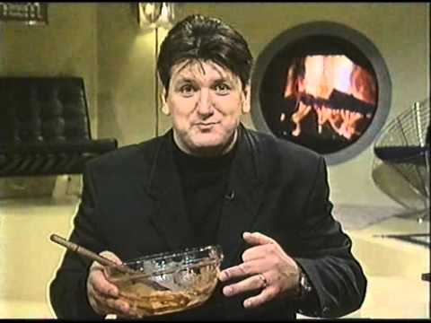 In Bed With Medinner s3 ep14 - Ice Cream Wars + Big Cat Chasers