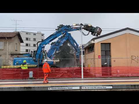 Piano stazioni: si demolisce il dopolavoro ferroviario