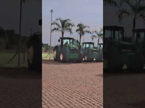 Embarcando um 7200M para entregar em Viradouro SP #johndeere #agro #saopaulo #tractor #farming #farm