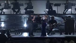 Jason Aldean &amp; Kelly Clarkson &quot;Don&#39;t You Wanna Stay&quot; (2010 CMA Awards)