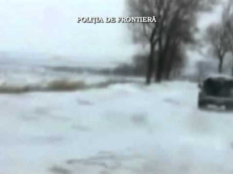 Interventia politistilor de frontiera galateni pentru salvarea unor cetateni blocati in nameti