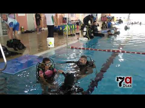 El Club Poseidón bautiza a los alhameños en la piscina cubierta