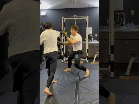 ただ真っ直ぐ下がらない事が大切 #格闘技 #mma #muaythai #kickboxing #キックボクシング #ボクシング #プロレス #rizin #ufc #柔術 #護身術 #合気道