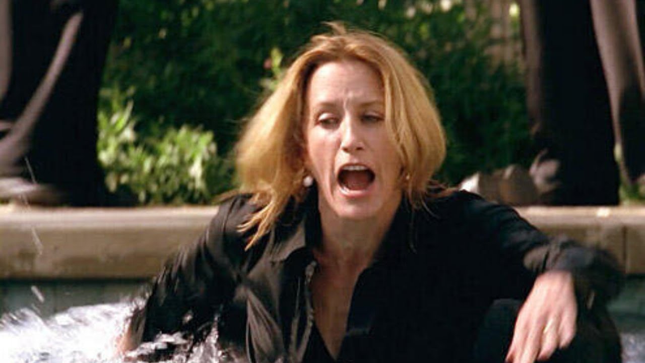 DESPERATE HOUSEWIVES S1E1 - THE POOL - YouTube