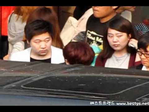 [Fancam] 110515  Heo Young Saeng leaving Inkigayo