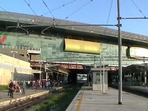 E655.077 con container in transito al binario 24 a Roma Tiburtina