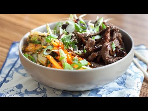 Vietnamese Stir-Fried Beef with Vegetables, Rice and Raw Veggies