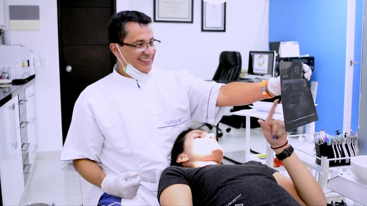 Dr. Iván Abril, odontólogo especializado. DENTALGOLD