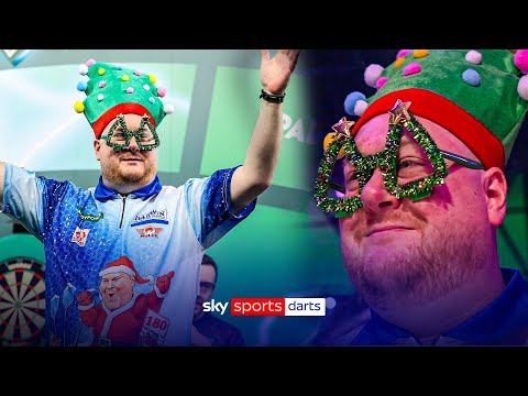 Merry Xmas! Ricky Evans with a classic Christmas walk-on 🎄