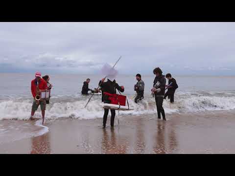 In (the) C - Playing Terry Rileys In C, in the sea