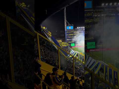 "El #recibimiento de #BocaJuniors ante #UniondeSantaFe por la fecha 2 #afa #futbol #CABJ #Xeneize" Barra: La 12 &bull; Club: Boca Juniors