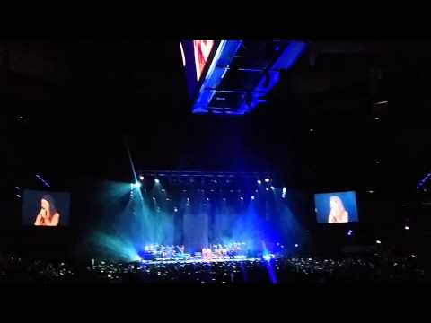 LAURA PAUSINI &YURI- La maldita PRIMAVERA - Amores EXTRAÑOS (Arena Mexico)