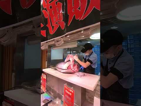 Tuna cutting in Tokyo Japan