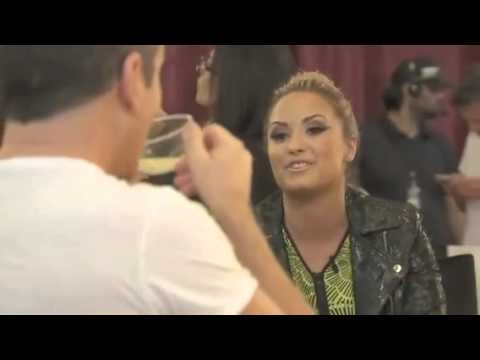 Demi Lovato & Simon Cowell Talk About Niall Horan - X Factor USA Exclusive (Backstage)