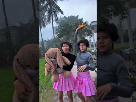 CHỊ EM SONG SINH NHẢY THEO TIẾNG CÒI XE #haibadane