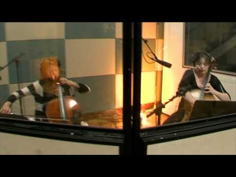 The JKE Sessions - Vyvienne Long and band perform Let Go