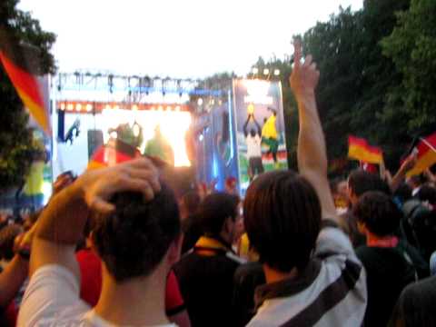 FUSSBALL WM 2010 DEUTSHCLAND ist im Achtelfinale