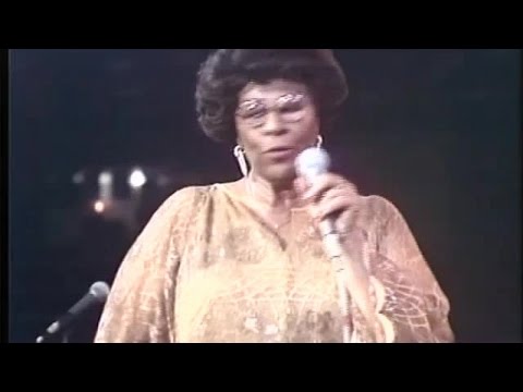 Ella Fitzgerald, Count Basie Orchestra - I Get A Crush On You