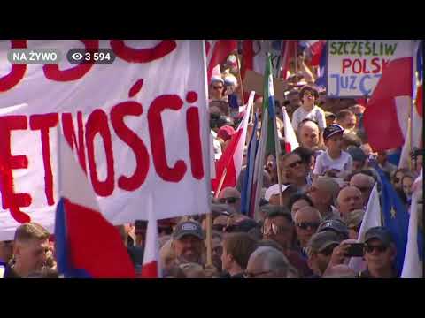 Wystąpienie prezydenta Mielca Jacka Wiśniewskiego w Warszawie na marszu opozycji