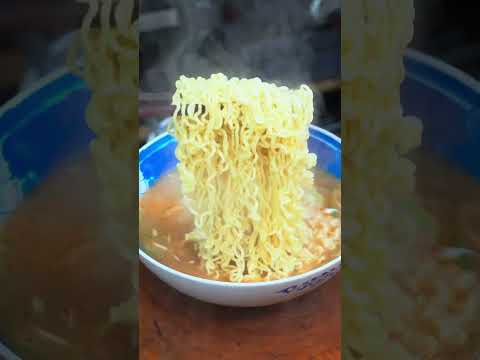 忙了一天，到现在才吃上饭！#在路边摊感受人间烟火  #noodles #delicious #streetfood #cooking #ramen