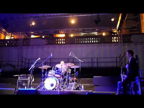 David Fingers Haynes drum solo with Till Bronner