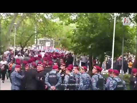 Կարմիր բերետավորների մեծ կուտակում Սարյանի այգում