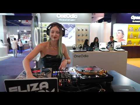 Eliza May at CES Las Vegas 2025, Live DJ Set
