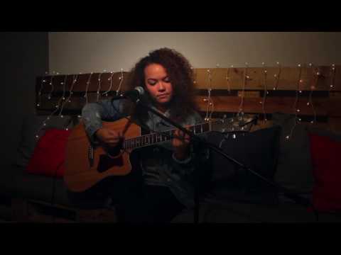 Unbound – Caroline Alves