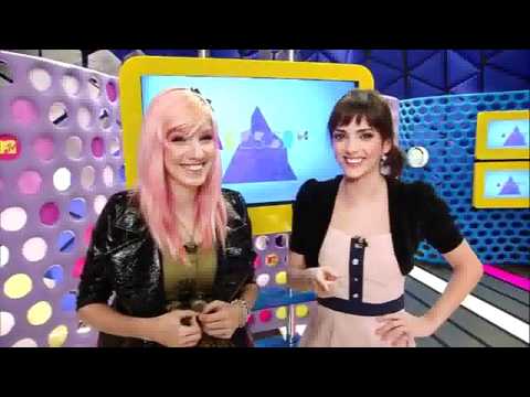 Titi Müller tem crise de risos Ao Vivo no Acesso MTV