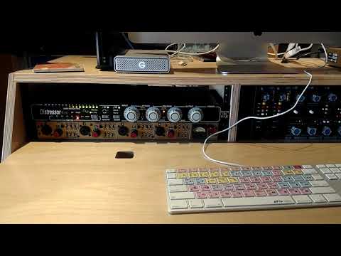 Distressor EL8-X Test With Brit Mod Mode Engaged