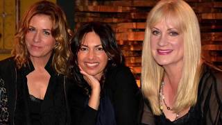 The Bangles - I&#39;m Waiting For The Man/Manic Monday (Live Audio)