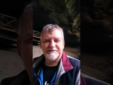 Cascata na Gruta Nossa Senhora de Fátima - Dr. Pedrinho (SC)