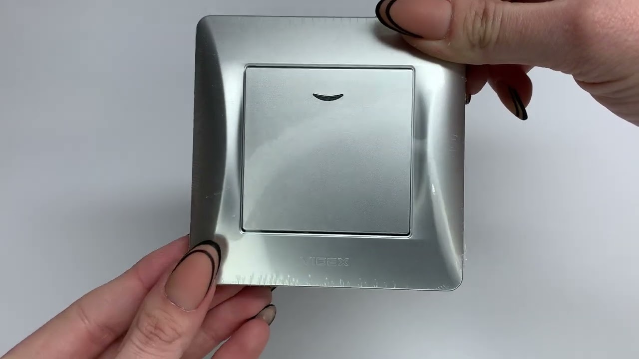 Вимикач одноклавішний з підсвіткою VIDEX Binera срібний шовк VF-BNSW1L-SS