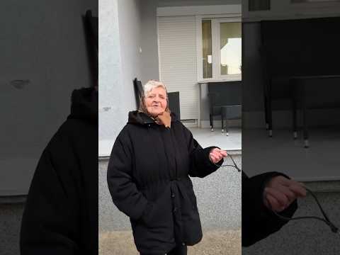 Jankova baba je odlučila da pokaže svog neobičnog kućnog ljubimca