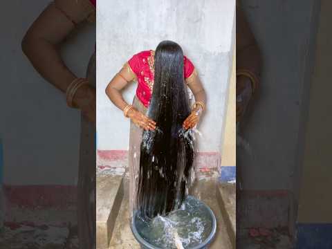 Long hair wash & cleaning in water 💦 🪣💆🏻‍♀️ #shorts #trending #hair #hair-wash #youtubeshorts