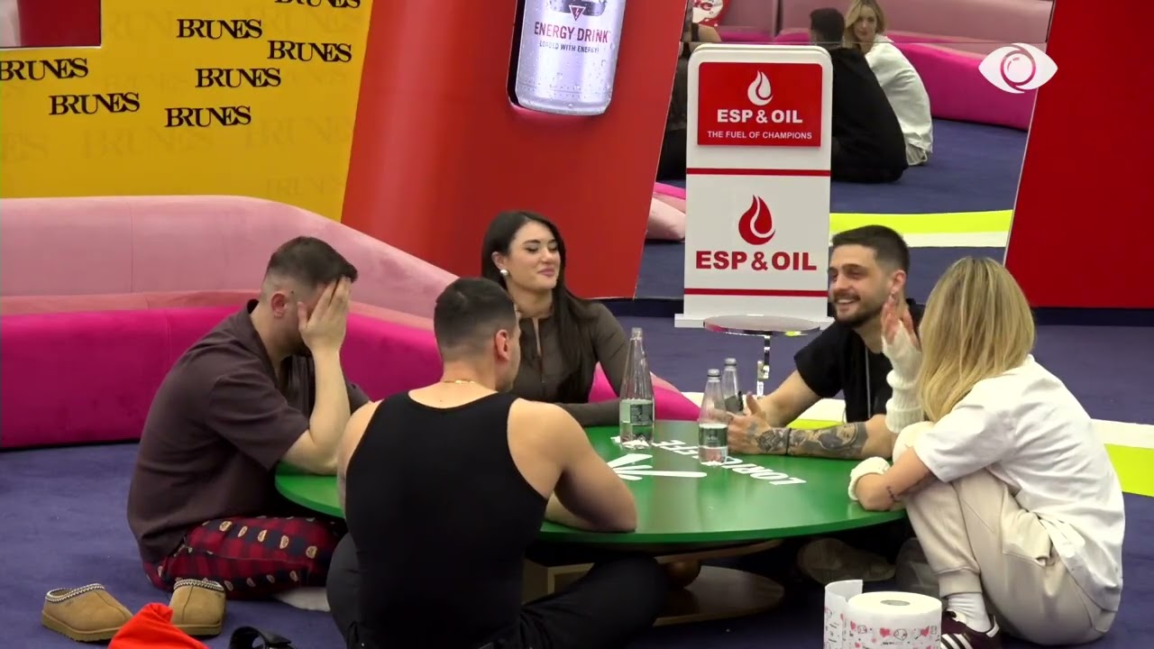 E kam bërë, se kam bërë/ Banorët vijojnë të luajnë me njëri-tjetrin