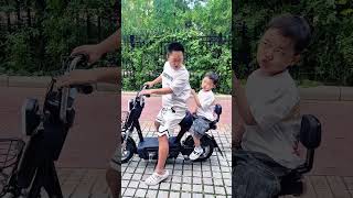 父子俩冷战好几天了，没想到儿子就这样被制服了 #爸爸带娃#家有萌宝